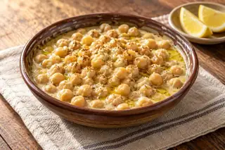 Msabbaha (Warm Chickpeas with Tahini)